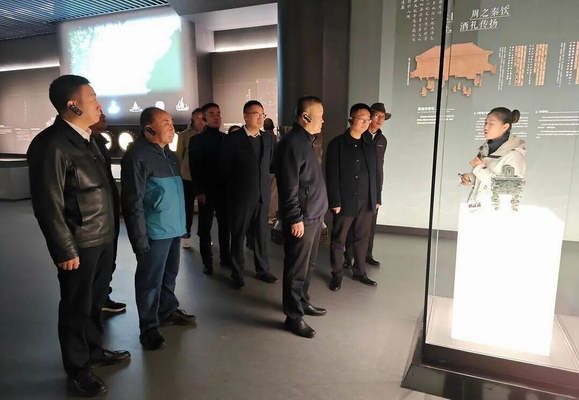 西藏阿里地区政协来凤考察工作